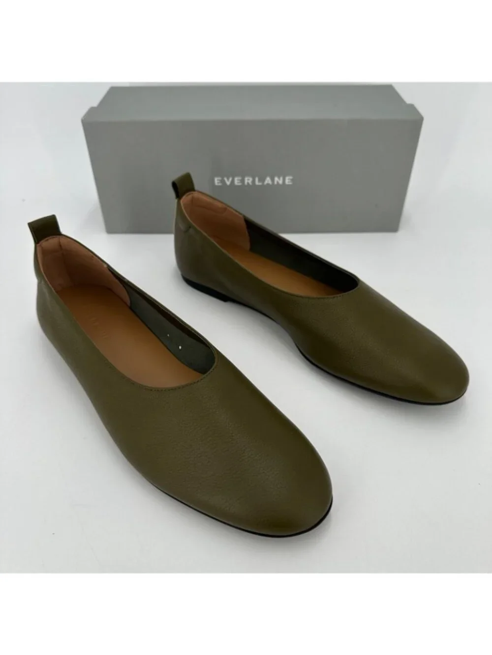 Everlane The Italian Leather Day Glove Flats in Birch Green 6.5 Women's Career